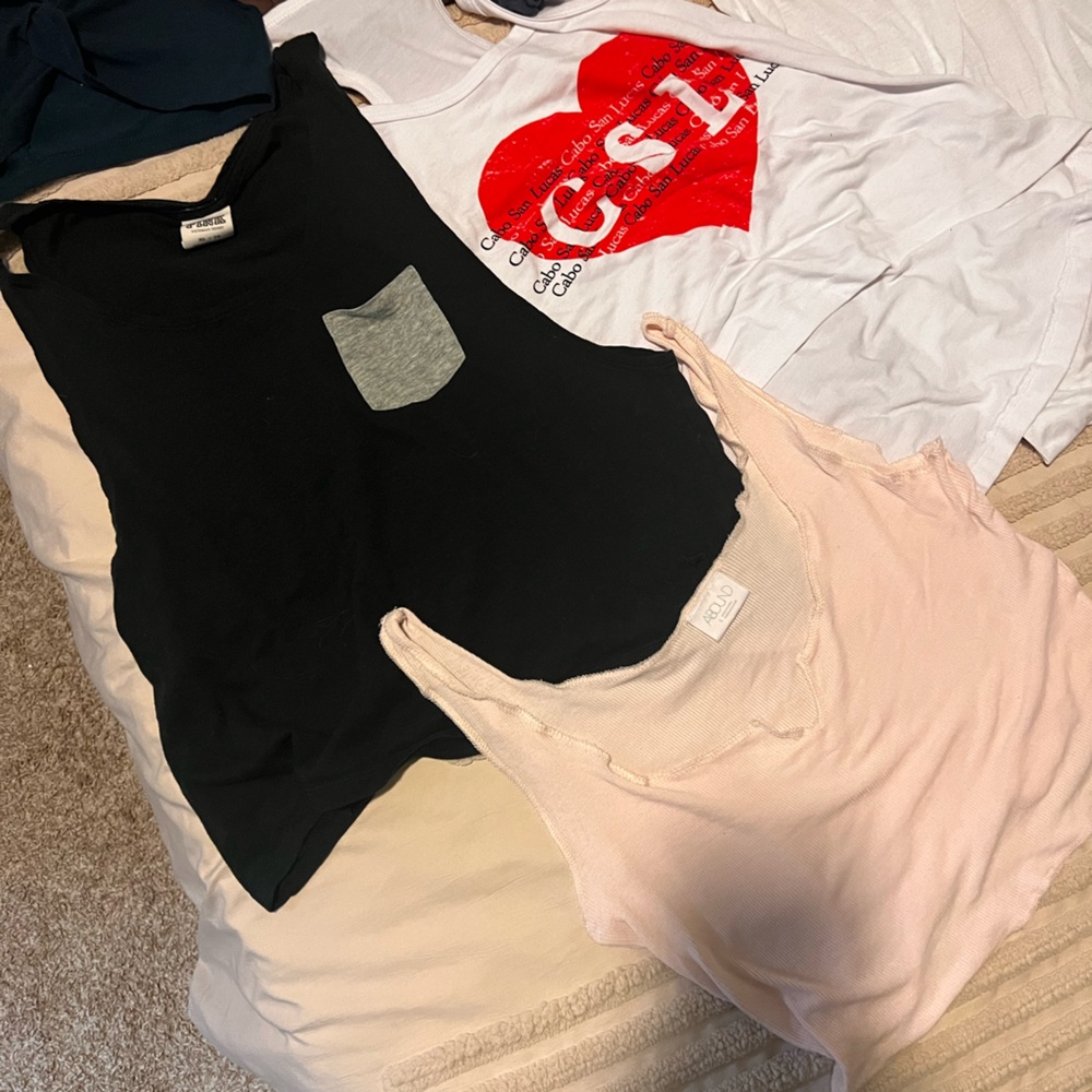 Workout Tank Bundle (12 Pieces) - Picture 6 of 9